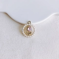 Detail of a gold floral pendant with pink teardrop stones and pearl-encrusted frame - Gold Round Tulip Pearl (17#)