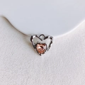 Détail macro d'un pendentif cœur en argent avec une pierre orange ambre en forme de cœur - 11#-Argent Pierre Ambre