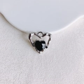 Macro détaillée d'un pendentif cœur noir facetté avec cadre en alliage argenté pour bijoux - 14#-Argent Pierre Noire