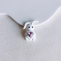 Nahaufnahme eines weißen Hasen-Anhängers mit rosa Herz-Edelstein für DIY-Schmuck - Weiß Mit Rosa Herz (10#)