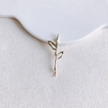 Détail macro d'un pendentif pétale de fleur papillon doré pour bijoux DIY - Pendentif Branche de Rose Dorée (9#)