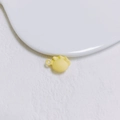 Vue macro détaillée de breloques raviolis jaunes en résine pour bijoux et loisirs créatifs - Style de Boulette Jaune (12#)