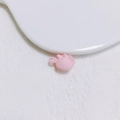 Gros plan d'un pendentif en résine rose en forme de ravioli pour bijoux DIY - Style de Boulette Rose (15#)