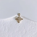 Détail d'un pendentif en métal doré en forme d'étoile avec texture perlée délicate - Style Étoile Doré (5#)