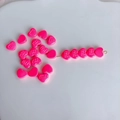 Gros plan de breloques en forme de cœur rose avec lettrage mi pour accessoires DIY créatifs - Rouge Rose (1#)
