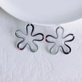 Macro shot of transparent acrylic floral pendants with colorful dots and artistic black lines - Pop Dot Line Flower (2)