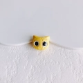 Makroaufnahme einer gelben Katzenkopf-Perle mit Pelzstruktur für DIY-Schmuckzubehör - Gelb (8)