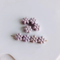 Dettaglio di perline floreali in acrilico lavanda da 10mm con perni dorati per gioielli fai-da-te - Lavanda