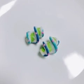 Handbeschilderde glazen kralen met blauw-groene regenboogstrepen en roze stippen - Witte Basis Blauw Groen Spiraal Stippen (24# Acryl)