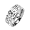 Detalle macro de circonitas de doble fila de corte princesa en un anillo de acero plata - US 5 / Doble Fila Plateado