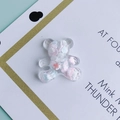 Nahaufnahme von DIY Bären-Anhängern mit bunter Macaron-Füllung für Bastelarbeiten - Macaron Farbe Schrott Transparent Bär(3#)