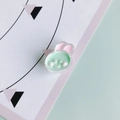 Macro-opname van roze acryl konijnenkralen voor doe-het-zelf sieraden met glanzende afwerking - 1#(Roze en Wit)