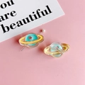 Schattige blauwe en gele planeet hars accessoire voor DIY haarelastiekjes - Blauw Gele Planeet (KP4968)