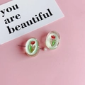Ovaal mintgroen harsaccessoire met rood tulpenontwerp voor het maken van sieraden - Muntgroene Tulp (KP4968)