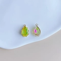Détail de pendentifs en cristal facetté en goutte d'eau avec sertissage doré clair - Style Coupe Facettée Vert Jaune (13#)