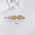 Macro shot of gold-plated copper flower connector with zircons measuring 35mm by 9mm - Pipa Buckle