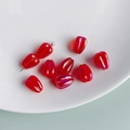 Dettaglio di perline a tulipano rosso traslucido iridescente per gioielli fai-da-te - Rosso