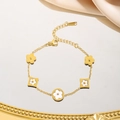 Pulsera de acero de titanio dorado con tréboles blancos y cierre de langosta - Pulsera de Concha Blanca de Cinco Pétalos / Estilo Flor Blanca Tono Dorado (7987)