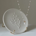 Elegante collana dorata con perle d'acqua dolce, chiusura a levetta OT e ciondolo a perla - Oro