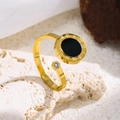 Detailansicht des 18K vergoldeten Rings mit römischen Ziffern und funkelndem Kristall - Römischer Runder Tag (3344) / Gold