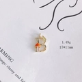 Detailansicht des Legierungs-Buchstaben B Anhängers mit Pilz- und Blattmotiven - Buchstabe B