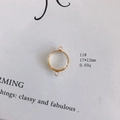Détail d'un pendentif étoile irisé avec boucle dorée pour la création de bijoux DIY - Connecteur Ovale à Double Boucle (11#)