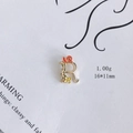 Anhänger Buchstabe R aus Legierung mit Emailleblumen und Gewichtsanzeige 1,00g 16x11mm - Buchstabe R