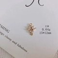 Macro shot of 18k gold plated bear pendant with clear zircons, size 15*12mm for DIY jewelry - Marquise Zirconia Link Connector (13#)