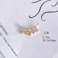 Détail du pendentif courbé plaqué or 18K avec cinq zircons cubiques carrés - 27#