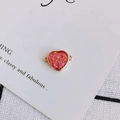 Detail view of heart-shaped gold-plated connector with sparkling pink glitter for DIY jewelry - Orange Red (2#)
