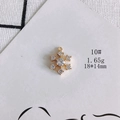 Macro detail of 18*14mm gold-plated snowflake pendant with white cubic zirconia inlay - Hexagon Snow (10#)
