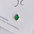 Detail van groene Hamsa-bedel met goudfoliehars en dubbele metalen lussen voor DIY-sieraden - Groen (4#)