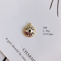 Détail du pendentif Œil maléfique doré 17x15mm avec émail bleu et bordure perlée - Mauvais Œil Design à Points (10#)