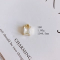 Gros plan d'un pendentif en cristal rectangulaire avec serti griffe doré pour bijoux - Style Zircon Rectangulaire (16#)