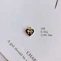Détail macro du pendentif cœur en émail noir avec nœud doré et anneau de suspension - Cœur Noir Nœud (18#)