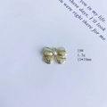 Vue détaillée d'un pendentif nœud doré avec perle centrale pour création de bijoux DIY - Nœud Perle Détail (19#)