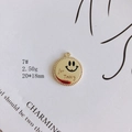 Detail eines runden vergoldeten Smile-Anhängers aus Legierung mit 20x18mm Maßen - Smiley Gesicht Rund Stil (7#)