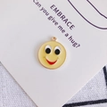 Dettaglio del ciondolo emoji giallo sorridente con gancio per creazione gioielli fai-da-te - Stile Occhiolino (2#)