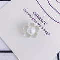 Macro-opname van een heldere hars madeliefje met grote parel in het midden voor DIY-haarclips - 1# Transparant Wit