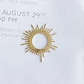 Dettaglio del ciondolo a sole placcato oro 14k con linee radianti per gioielli fai da te - Oro