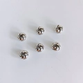 Set de seis cuentas de nudo plateadas en metal pulido para creación de joyas DIY - 5# Blanco K