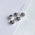Gros plan de perles de résine argentées irrégulières pour bijoux DIY et nail art - Argent (Petit) (4#)