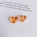 Due perle a cuore ambrate traslucide in resina con fori passanti per la creazione di gioielli - Grande Arancione