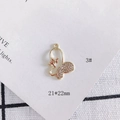 Dettaglio ciondolo farfalla dorata 21x22mm con strass per creazione di gioielli fai-da-te - Stile Farfalla Traforata (3#)