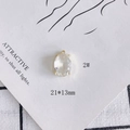 Detailansicht eines 21x13mm ovalen klaren Kristallanhängers mit goldener Krallenfassung - Oval-Klar (2#)