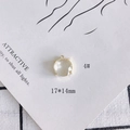 Detail eines 17x14mm klaren Kristallanhängers mit goldener 4-Krallen-Einfassung - Rund-Klar (4#)
