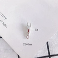 Nahaufnahme eines silbernen Rock-on-Geste-Anhängers für DIY-Schmuck, Größe 22x6mm - Rock-Handgeste Silber (5)