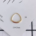 Detail eines 24x24mm goldenen Dreieck-Anhängers für DIY-Schmuck mit glänzendem Finish - Dreiecksform (3#)