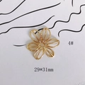 Vue détaillée d'un pendentif fleur creuse dorée 29x31mm pour bijoux DIY - Fleur Évidée à Cinq Pétales (4#)