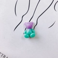 Détail macro de charms ours en résine bicolore avec finition brillante pour bijoux DIY - Dégradé Violet Vert (2#)